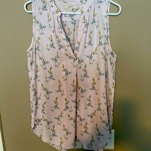 Beautiful LOFT soft sleeveless top. Stunning top on great condition.